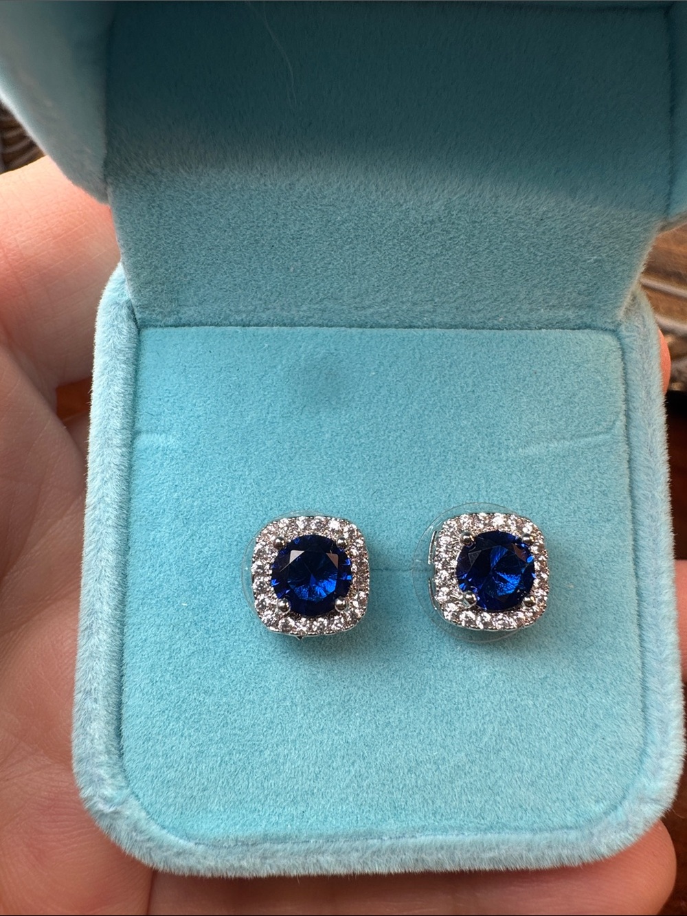 3180-Swarovski Crystal Element post earrings,velvet box included